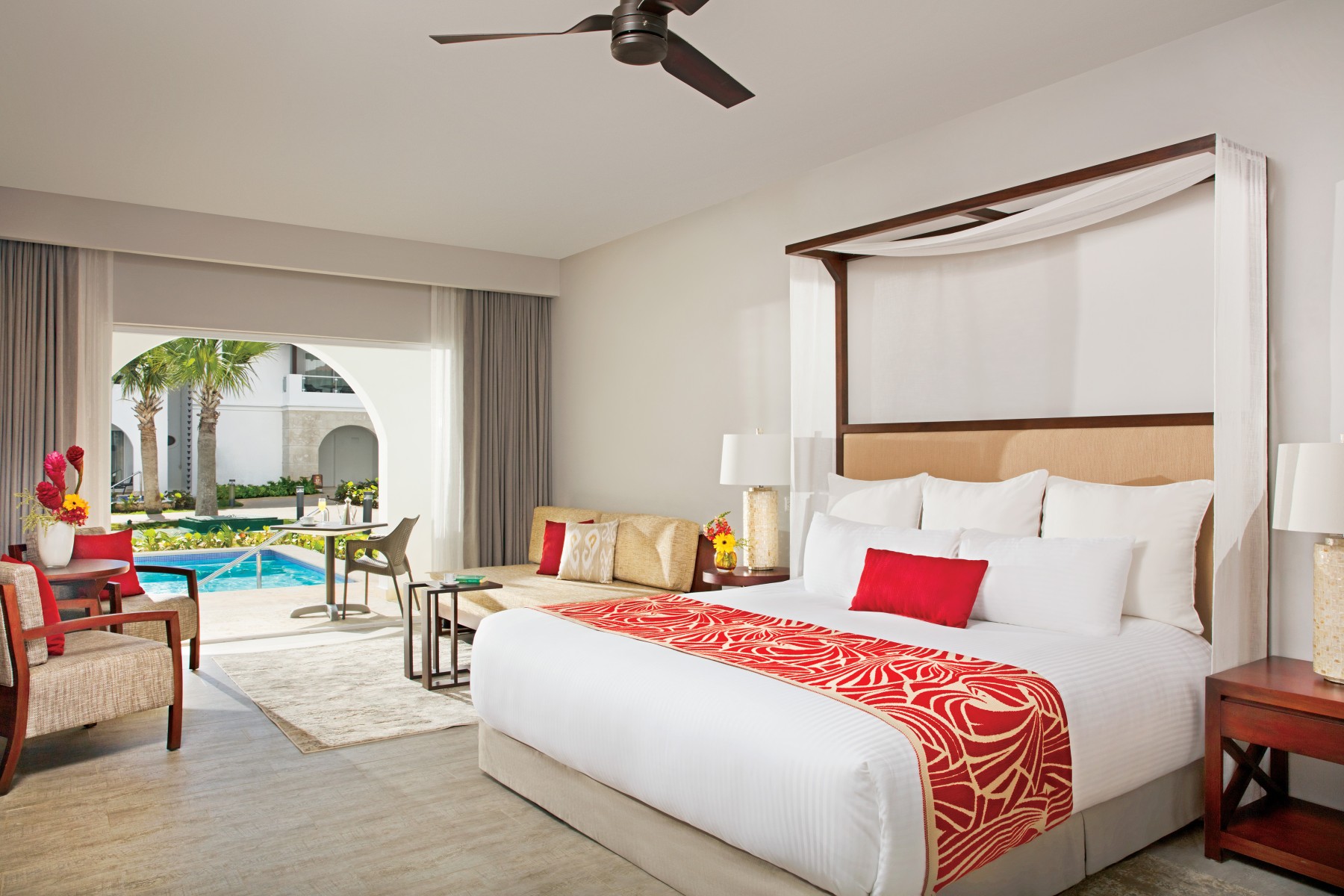 Preferred Club Deluxe Swim-Up